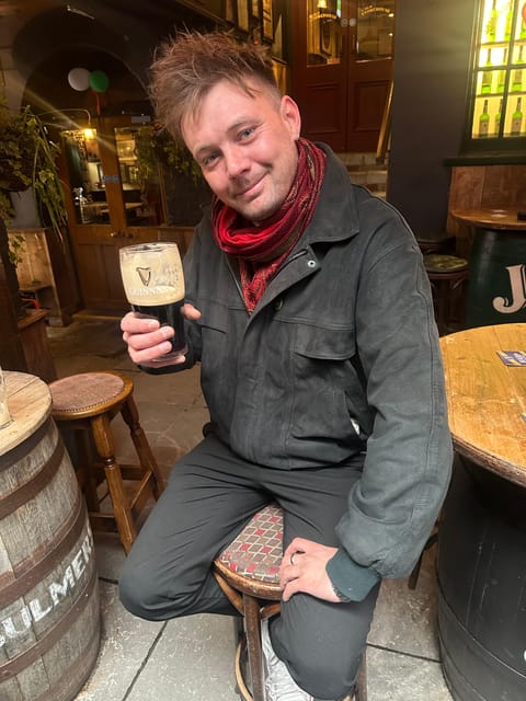 Dublin: Pub Tour. Pour The Perfect Guinness, Whiskey & Music - Making Irish coffee in central Dublin