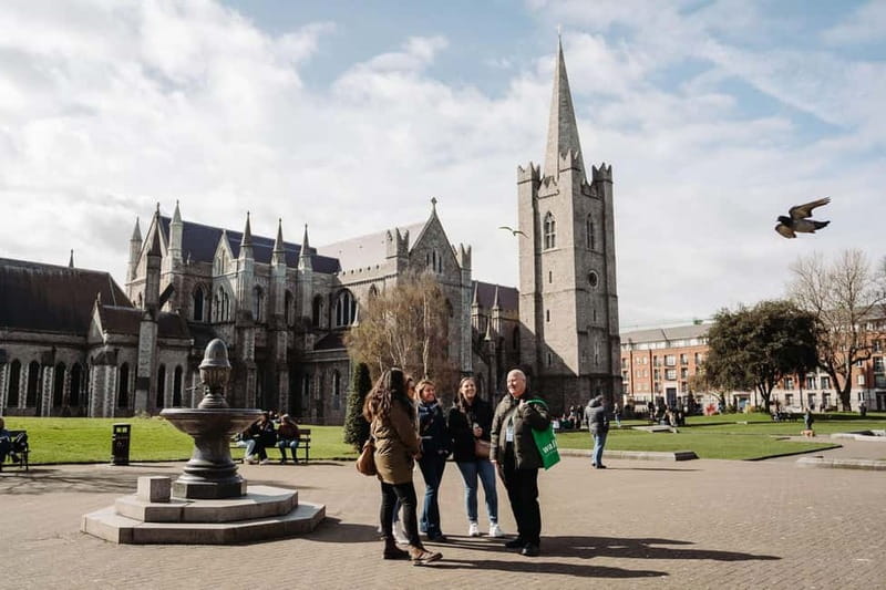 Dublin: Trinity College, Castle, Guinness and Whiskey Tour - Dublin’s biggest sights in one long day