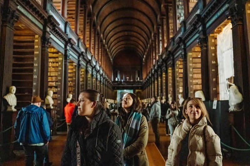 Dublin: Trinity College, Castle, Guinness and Whiskey Tour - A one-hour break in central Dublin