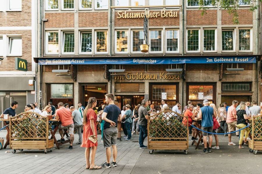 Düsseldorf: Altbier-Safari Beer Walking Tour - Finishing with an Altbier at Uerige