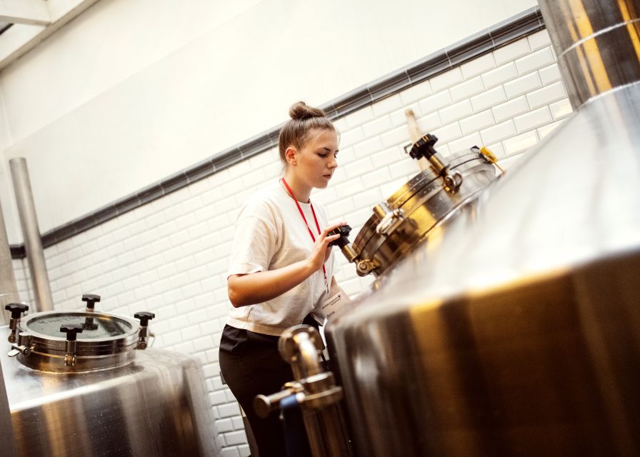Düsseldorf: Brewery Tour with Alt Beer Tastings - Uerige and the fourth brewery on the route