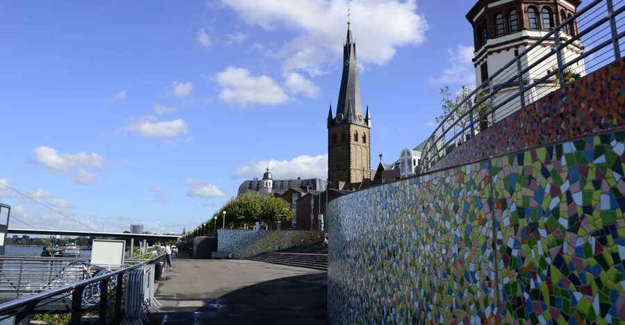 Düsseldorf: Guided Old Town Tour with Beer Break - Walking Along the Rhine for Photos and Orientation