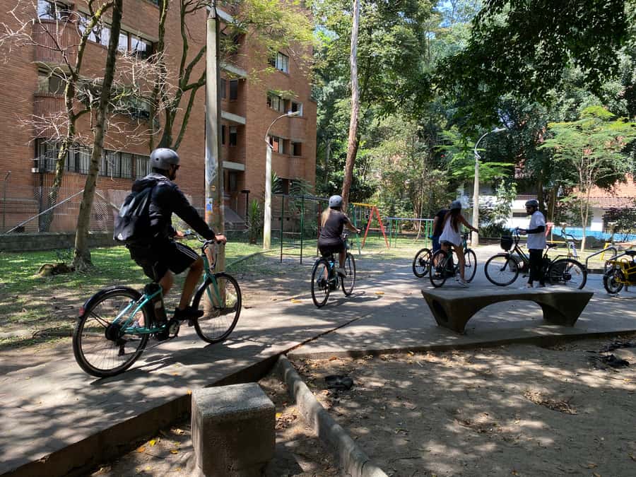 E-Bike City Tour Medellin with Local beer and Snacks - How difficult is the four-hour ride?