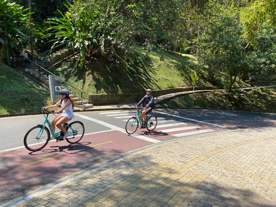 E-Bike City Tour Medellin with Local beer and Snacks - La Alpujarra and the civic center