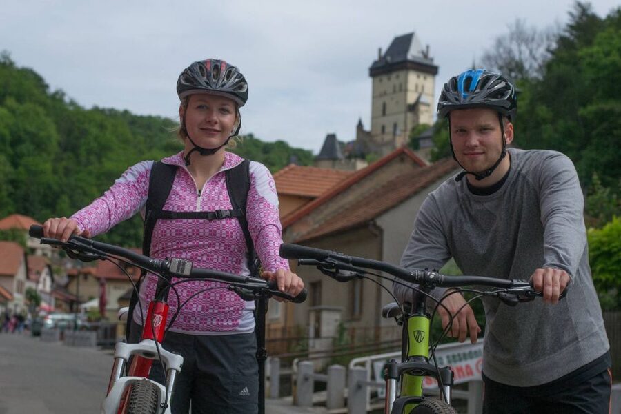 E-Bike Day Trip: Visit a Roman Castle and Taste Craft Beer - Lunch and Czech beer in a village microbrewery