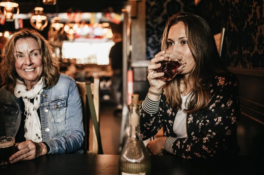 Edinburgh: Pubs and History Guided Walking Tour with Beer - Key points at a glance