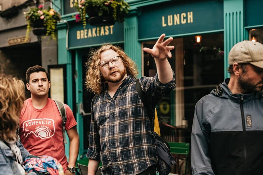 Edinburgh: Pubs and History Guided Walking Tour with Beer - Starting near St Giles’ Street and the Old Town