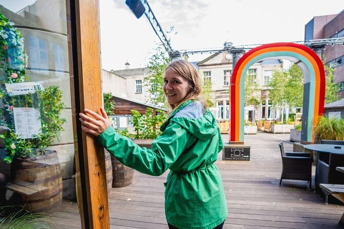 Edinburgh: Pubs & History Walking Tour with Beer Tasting - The guides make the biggest difference