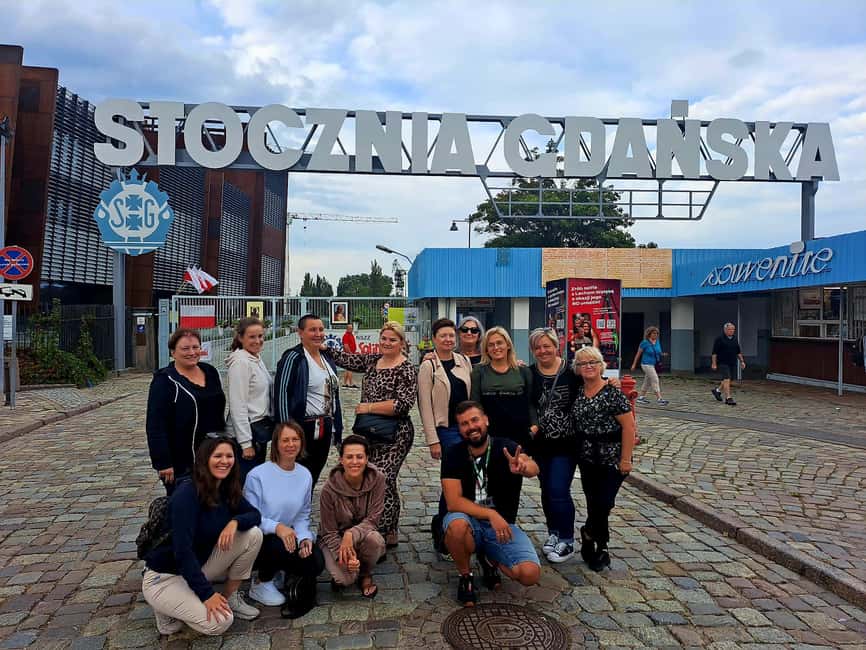 Gdansk: Top Unlimited Beer & Highlights Tour by Golf Buggy - Neptune’s Fountain and the old town setting