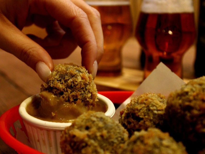 Glasgow: Beer Flight with a Haggis Taster in a Glasgow pub - Van Winkle Barrowlands and the Barrowland Ballroom