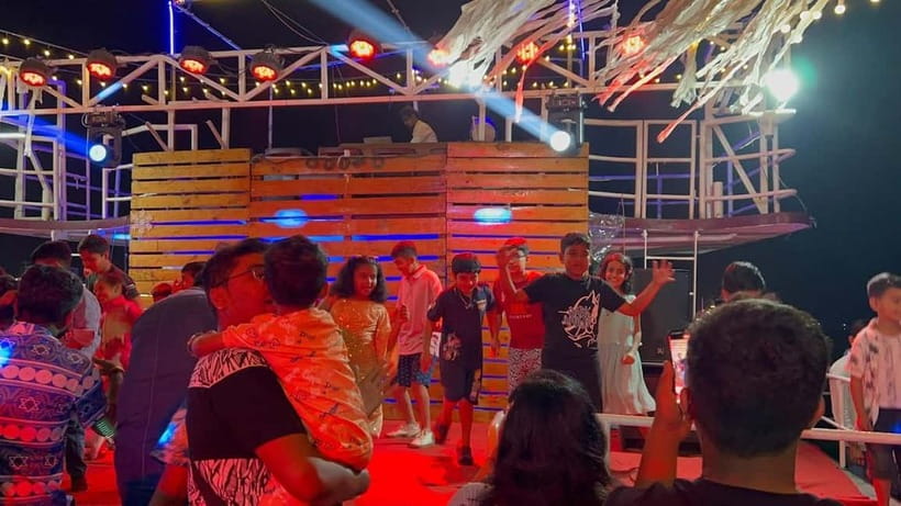 Goa: Floating Club Cruise with Transfers and Dinner - Who should book this floating party