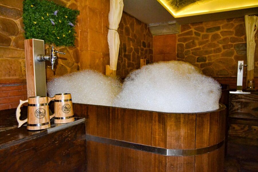 Granada: Beer Spa Experience with Tastings and Snacks - Beer, cheese, beer jam, and chocolate