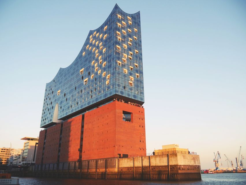 Hamburg: Elphi Plaza Guided Tour with Störtebeker Beer - Starting at Baumwall with the Elbphilharmonie in view