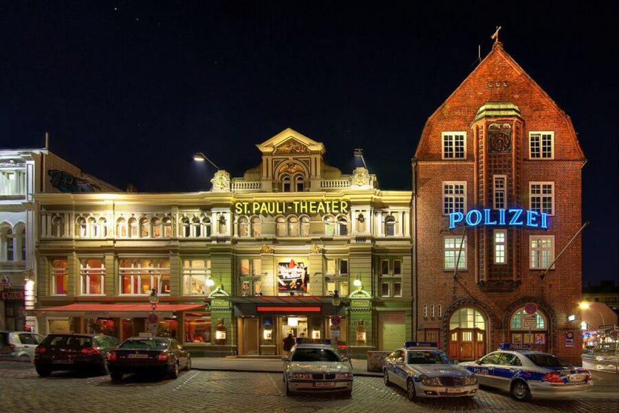 Hamburg: St. Pauli Highlights Guided Tour with Beer for 18+ - The neighborhood toilet and the final local bar