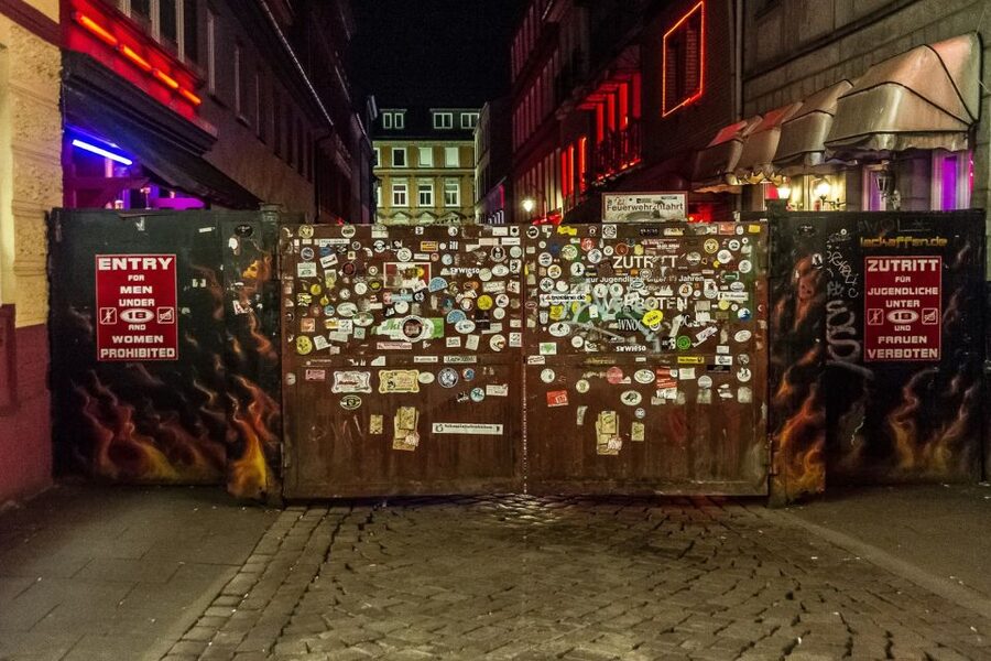 Hamburg: St. Pauli Highlights Guided Tour with Beer for 18+ - Hans-Albers-Platz and the neighborhood after dark