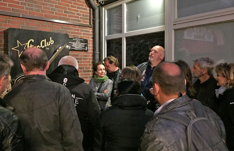 Hamburg: St. Pauli Highlights Guided Tour with Beer for 18+ - Zur Ritze and the boxing cellar