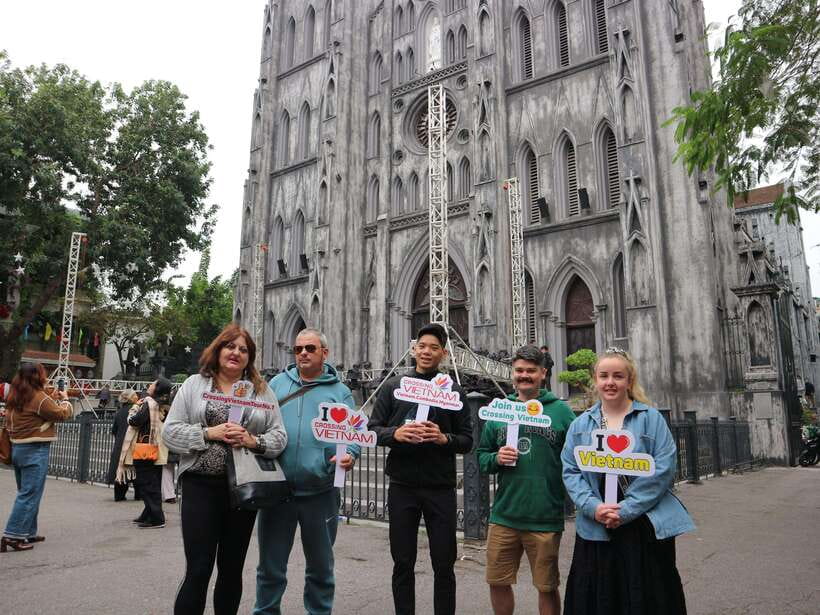 Hanoi Exclusive Craft Beer Bus: Cultural Sightseeing Tour - Hanoi Opera House and the city’s grand side