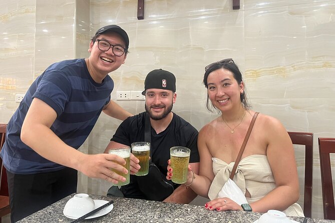Hanoi Local Fresh Beer and Culinary Tour with Train Street Visit - Banh Mi and Saigon beer on Hang Da Street