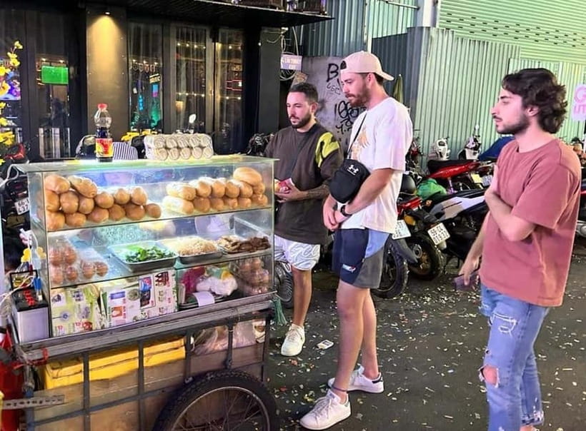 Ho Chi Minh City Craft Beer Tour: Saigon Snacks & Night Ride - What the guide adds to the night