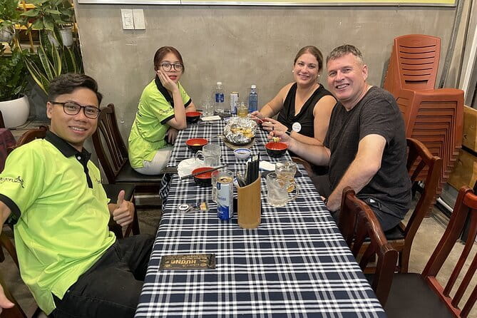 Ho Chi Minh City : Saigon Craft Beer & Local Food Tour By Scooter - Street food and craft beer at 120 Rạch Bùng Binh