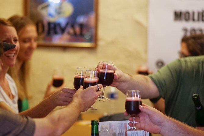 Hungry Mary's Famous Beer and Chocolate Tour in Brussels - Manneken Pis and the stories behind the statue