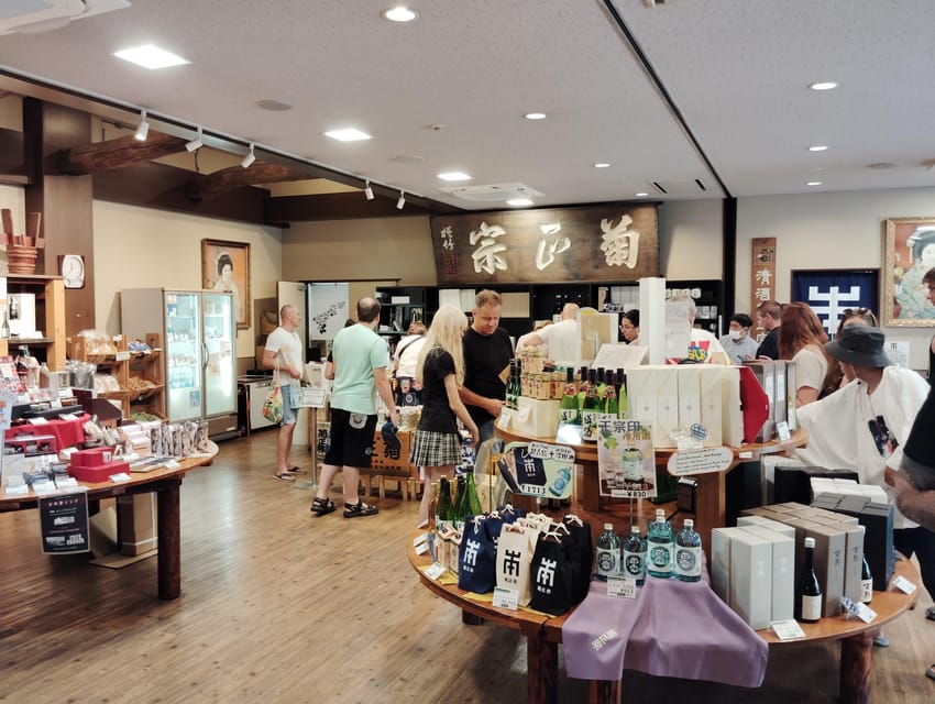 Kobe: 5 Sake Breweries Tour in a Day - Kobe Shushinkan: a short, focused tasting