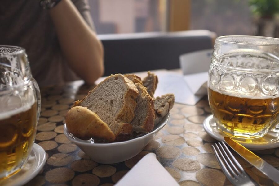 Krakow: Craft Beer Tasting City Walking Tour - Snacks, timing, and what is not included