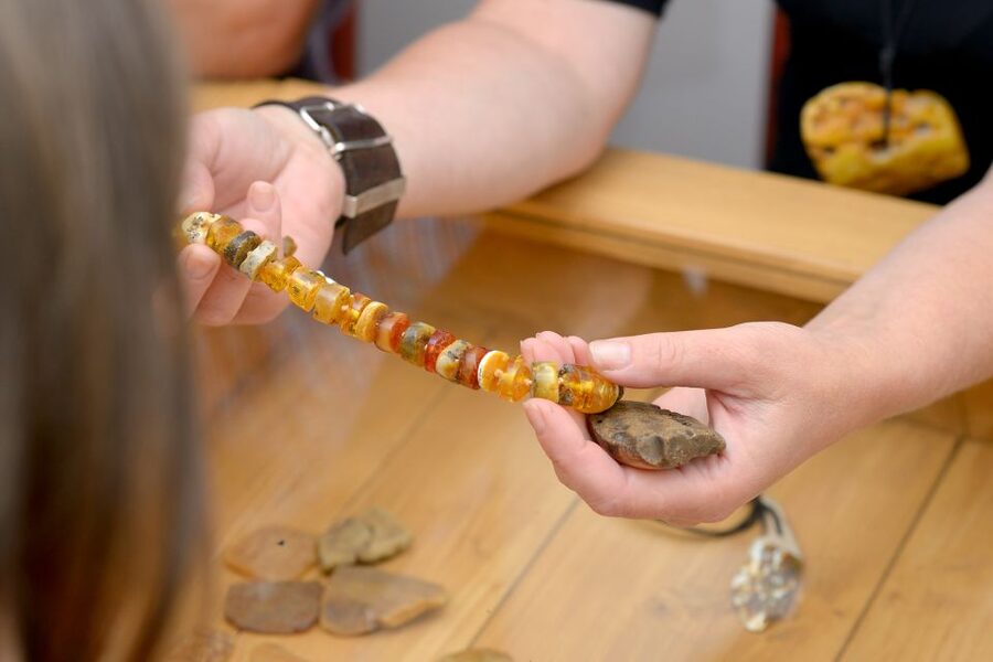 Krakow: Private Shopping Tour with Snacks and Beer Tasting - Krakow fashion in a small local boutique
