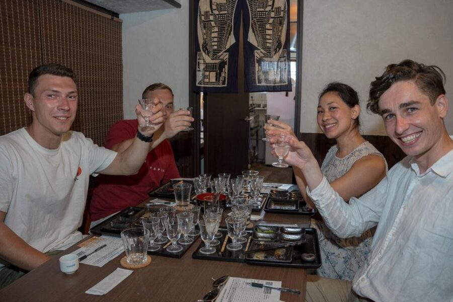 Kyoto: Insider Sake Brewery Tour with Sake and Food Pairing - Why Fushimi is the right place for a sake lesson