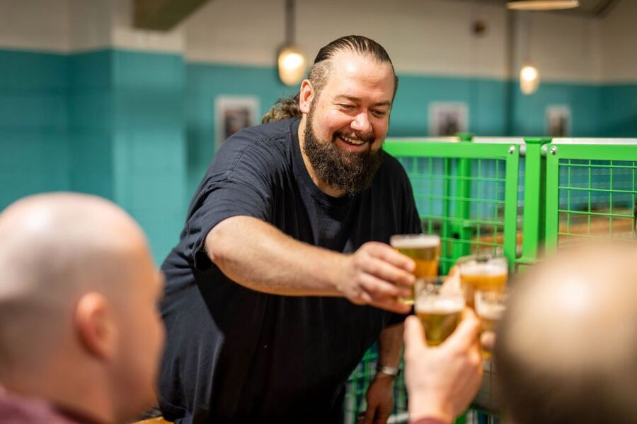 London: Craft Brewery Tour with Tasting of 4 Beers - Four beers fresh from the tank
