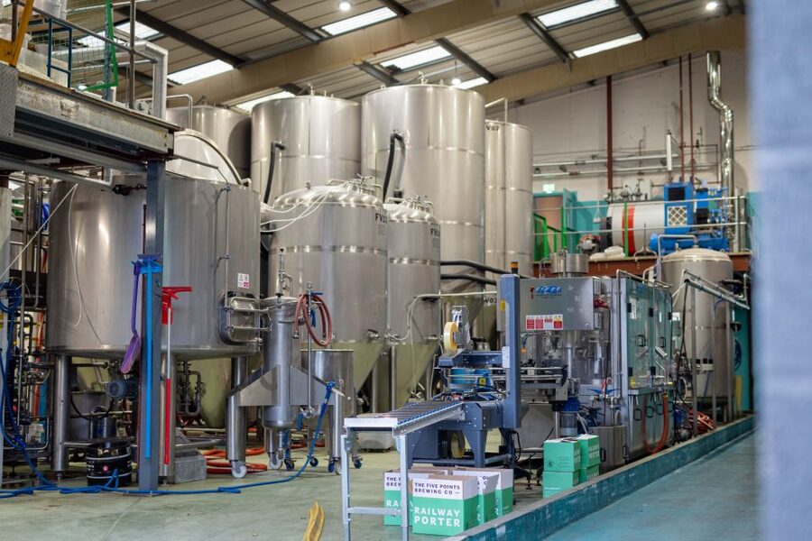 London: Craft Brewery Tour with Tasting of 4 Beers - The brewhouse and packaging lines