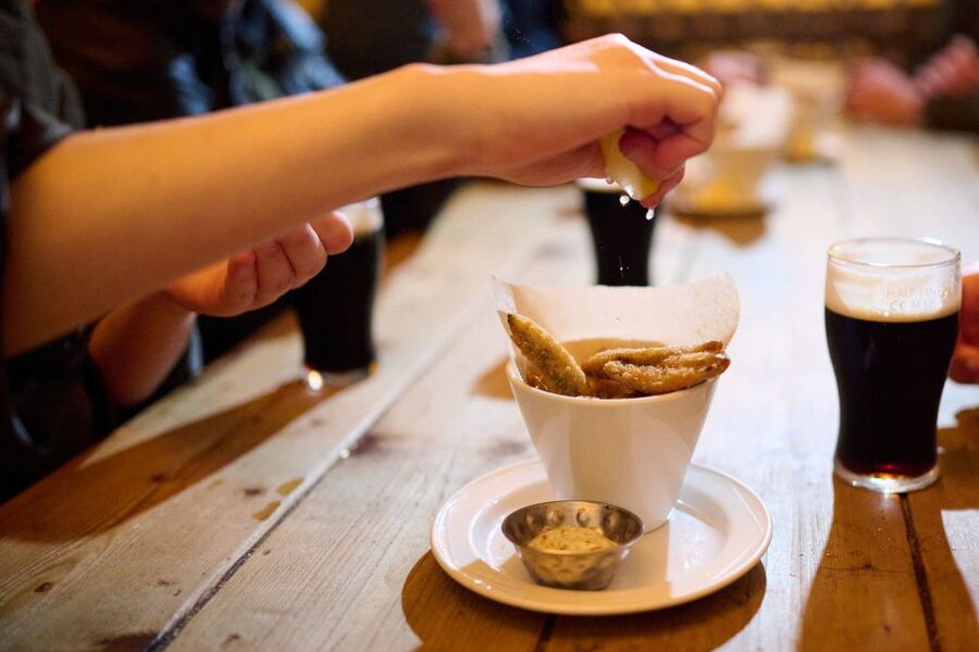 London: Historic Pubs, British Ales & Classic Dishes - Who will enjoy this London pub experience