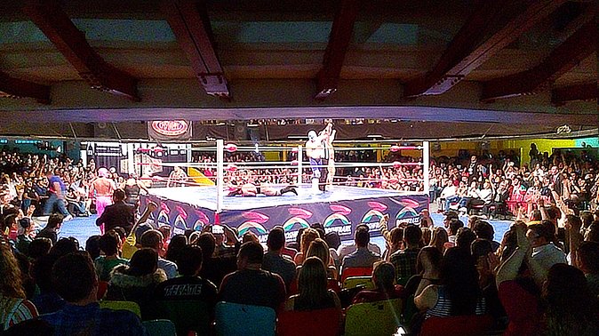 Lucha Libre wrestling show, tacos and beer with artist - What happens during the three-hour show