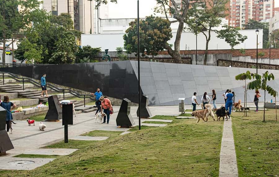 Medellín: Pablo Escobar Tour with beer included - Inflexión Park and the former Monaco building
