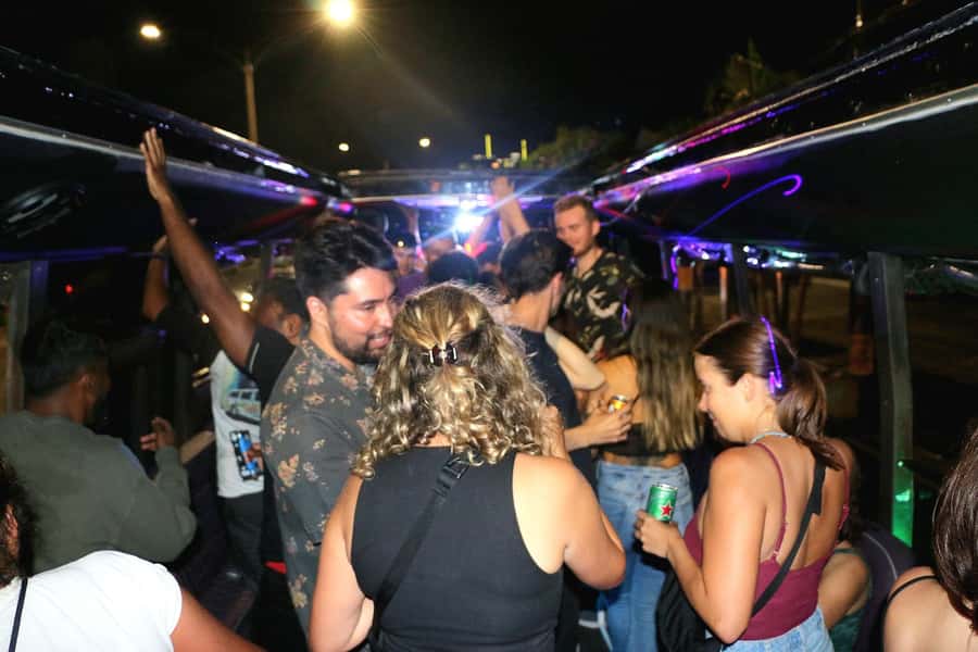 Medellin: Rumbero Party Bus with all the beer you can drink - Starting at Punto de Encuentro in El Poblado