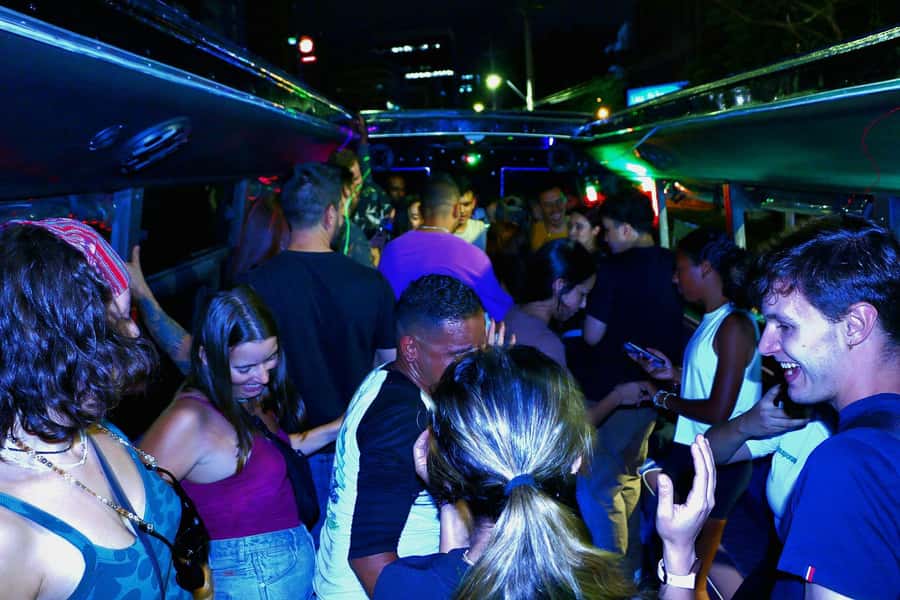 Medellin: Rumbero Party Bus with all the beer you can drink - How the timing affects the value