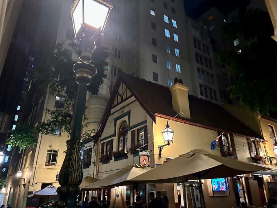 Melbourne: Spirits and Ales Haunted Pub Walking Tour - Melbourne’s arcades after dark