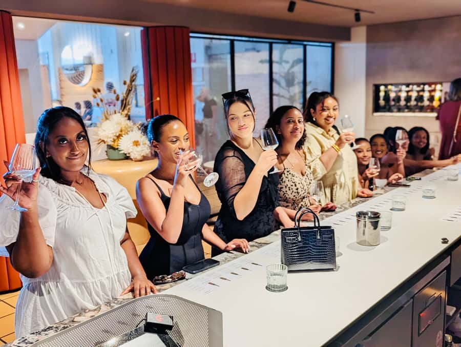 Melbourne: Yarra Valley Wine Tour + Lunch & Gin/Beer Option - Chocolate and ice cream provide a smart final stop