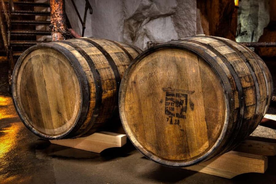 Mendig: Guided tour in the 30m deep volcanic beer cellar - Why Mendig built beer cellars under the town