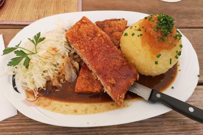 Mini Classic Bike Tour @ 4pm incl. Beer Garden & Surfers 2,5 hrs - Max-Joseph-Platz and the Wittelsbach rulers