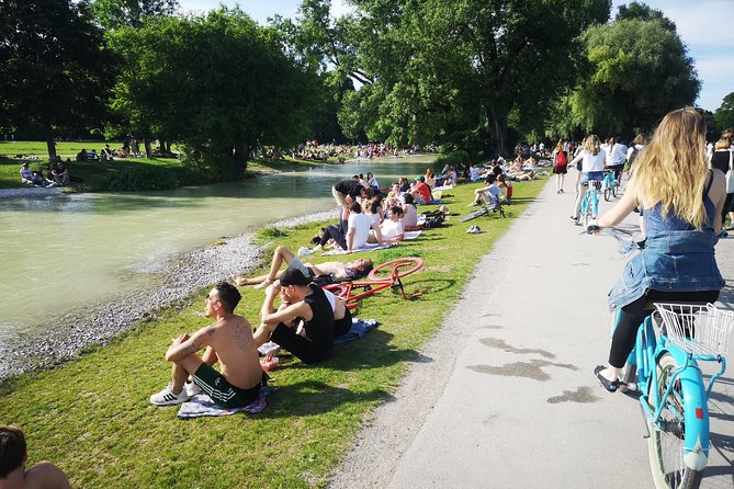 Mini Classic Bike Tour @ 4pm incl. Beer Garden & Surfers 2,5 hrs - Chinesischer Turm and the beer garden break