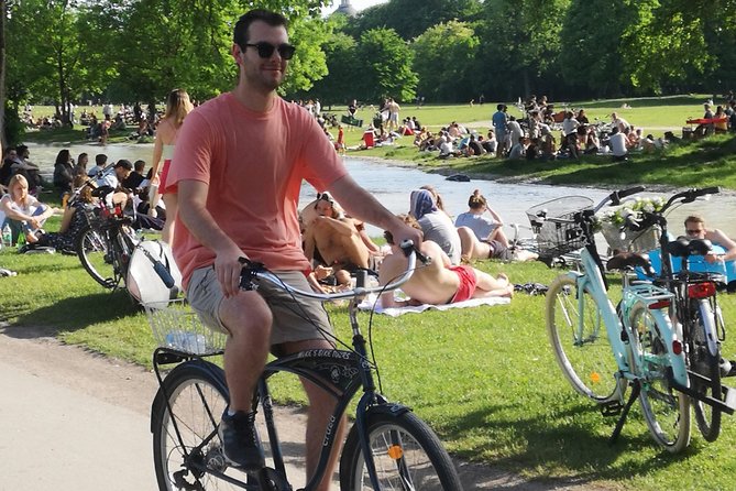 Mini Classic Bike Tour @ 4pm incl. Beer Garden & Surfers 2,5 hrs - Meeting at Marienplatz and getting on the bikes
