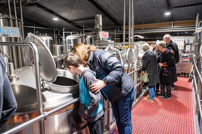 Monteith's Brewery Tour - Choosing your Monteith’s take-home six-pack