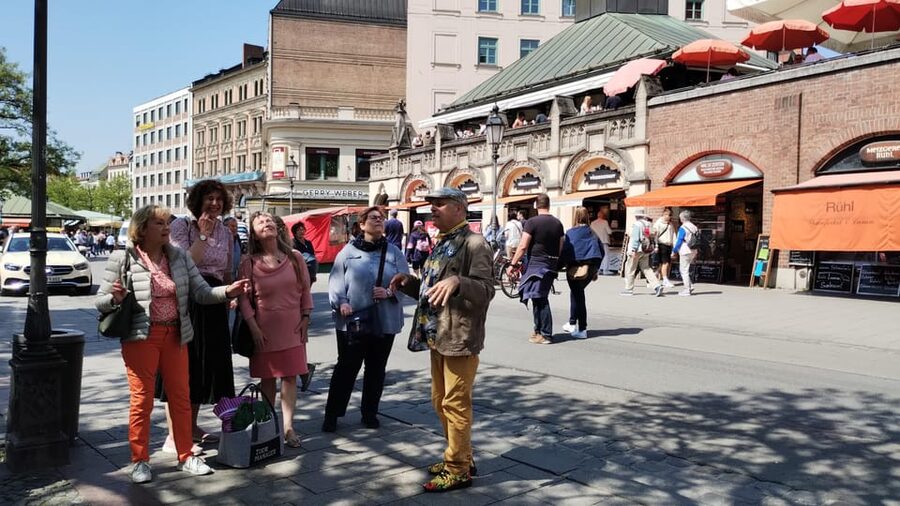 Munich: Bavarian Beer Walking Tour with Samples - Hofbräuhaus is famous, but the guide gives it meaning