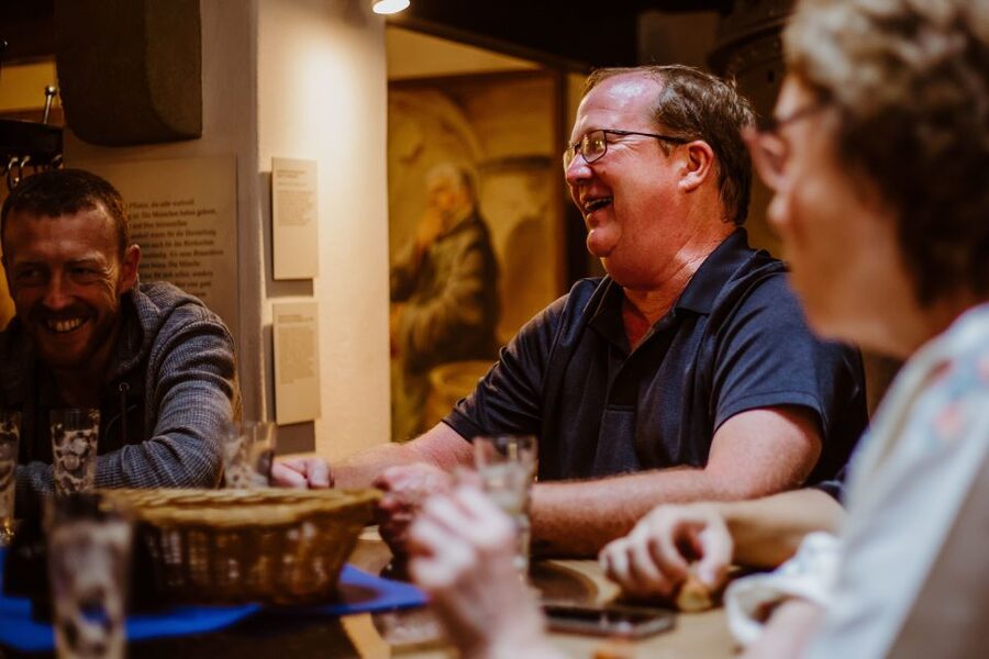 Munich: Beer and Food Tour with Dinner & Oktoberfest Museum - Dinner in a Historic Beer-Hall Setting