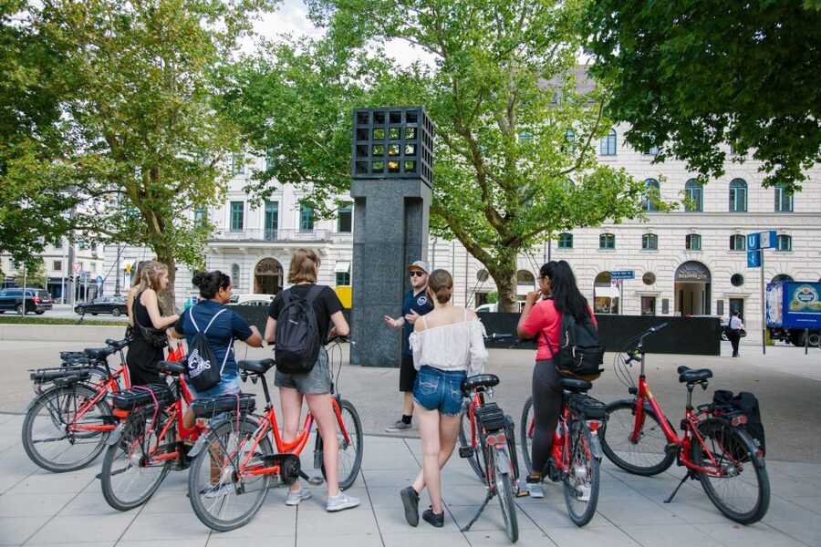 Munich: Bike Tour with Beer Garden Break - The English Garden and the Chinese Tower beer stop