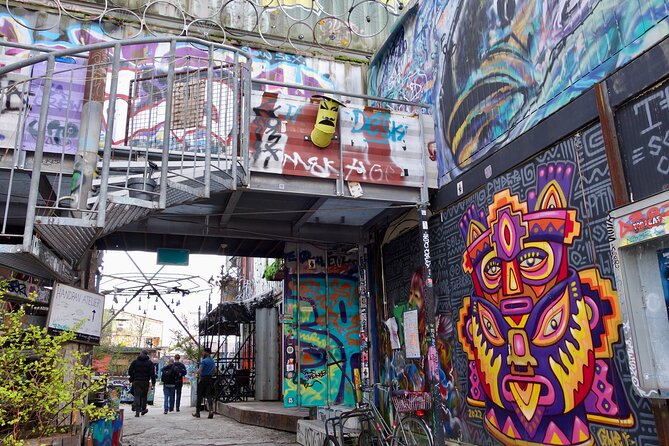 Munich Craft Beer & Cultural Tour With Snack - Isarvorstadt: old buildings and current city life