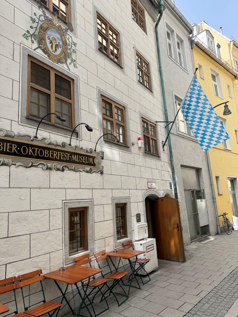 Munich: Guided Food Walking Tour with Beer Tasting - Watching Schmalznudel being made