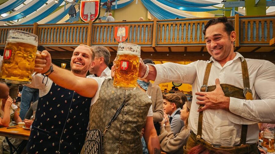 Munich: Guided Oktoberfest Experience with Beer and Lunch - Meeting at Westendstraße 12 with a welcome beer