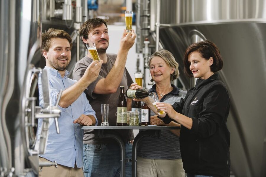 Munich: Hands-On Brewery Tour & Tasting of 4 Organic Beers - Inside Munichs organic brewery